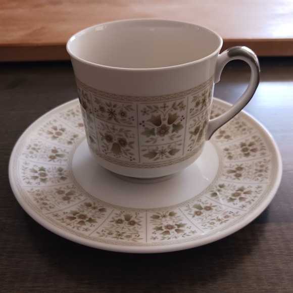 Vintage Royal Doulton Fine Bone China Samarra Flat Cup and Saucer Set - Picture 1 of 9